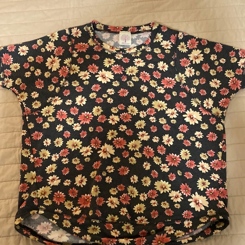 Floral t size M